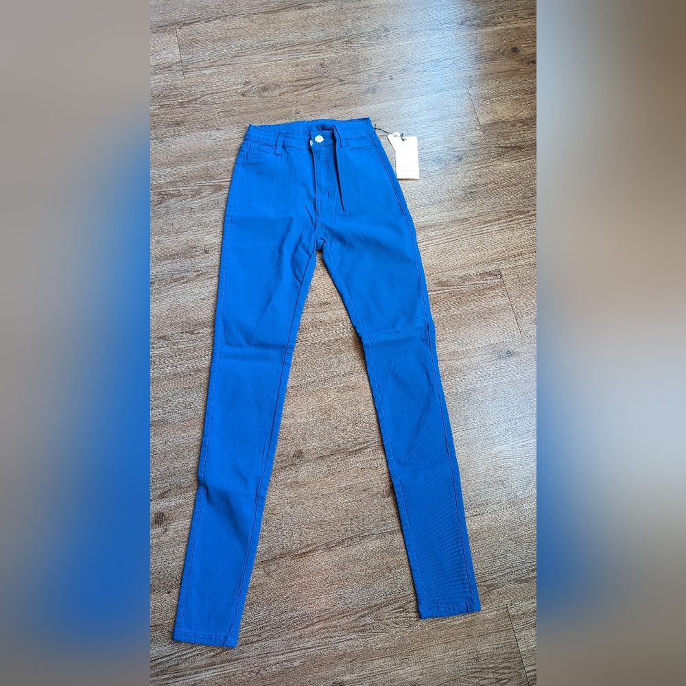 NEW, blue, skinny jeans with pockets